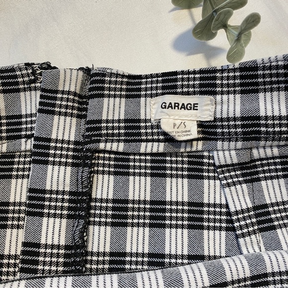 Garage Plaid Grey & White Mini Skirt Small Slit Back Zip Size Small - Picture 5 of 7